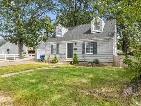 Exterior - 40 Buttonwoods Ave, Warwick, RI 02886 photo 4 of 5