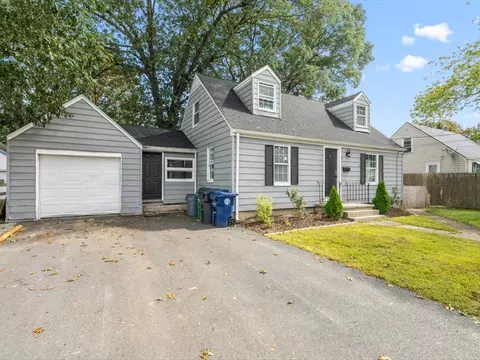 Exterior - 40 Buttonwoods Ave, Warwick, RI 02886 photo 3 of 5