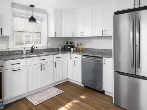 Kitchen - 40 Buttonwoods Ave, Warwick, RI 02886 photo 2 of 4