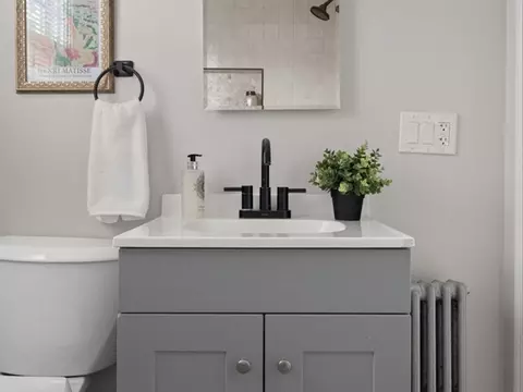 Bath - 40 Buttonwoods Ave, Warwick, RI 02886 photo 3 of 3