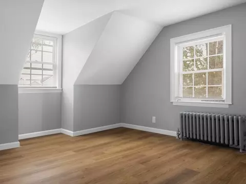 Bedroom - 40 Buttonwoods Ave, Warwick, RI 02886 photo 3 of 6