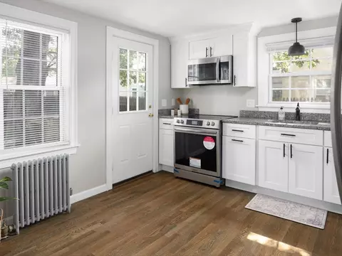 Kitchen - 40 Buttonwoods Ave, Warwick, RI 02886 photo 4 of 4