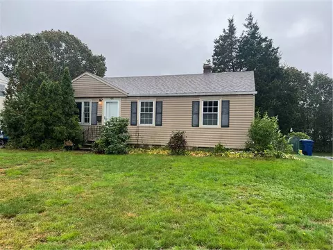 44 Ideal Ct, East Greenwich, RI 02818