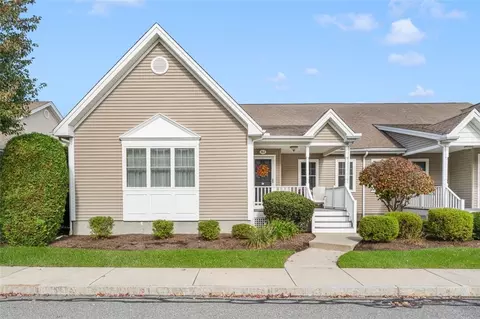 500 Mendon Rd #302, Cumberland, RI 02864
