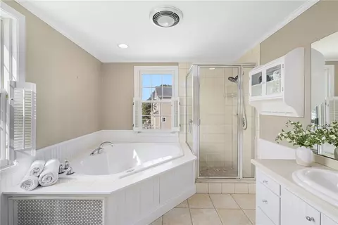 Bath - 66 Dory Rd, Warwick, RI 02886 photo 4 of 6