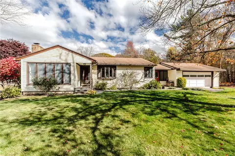 27 Sunnybrook Rd, Scituate, RI 02857
