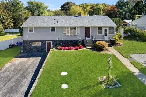 325 Simmonsville Ave, Johnston, RI 02919