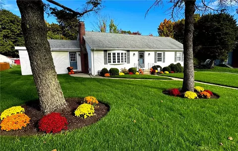 6 Rolling Acres Dr, Cumberland, RI 02864