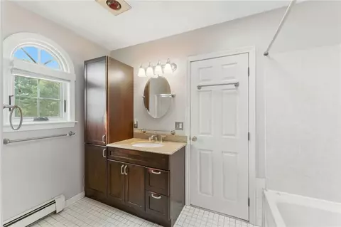 Bath - 71 Paddock Dr, Warwick, RI 02886 photo 3 of 3