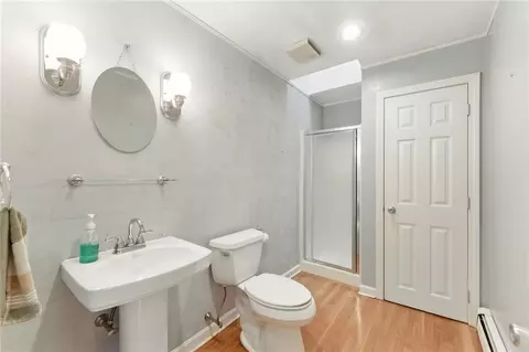 Bath - 71 Paddock Dr, Warwick, RI 02886 photo 1 of 3