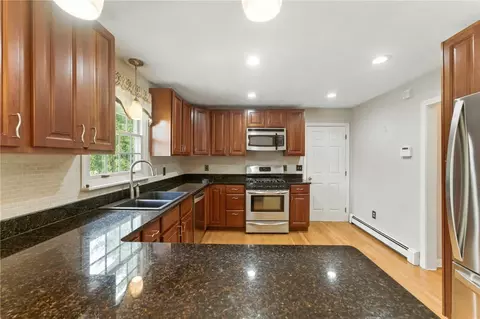 Kitchen - 71 Paddock Dr, Warwick, RI 02886 photo 2 of 2