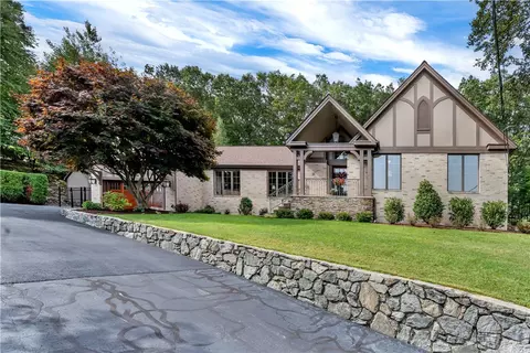 35 Timberland Dr, Lincoln, RI 02865
