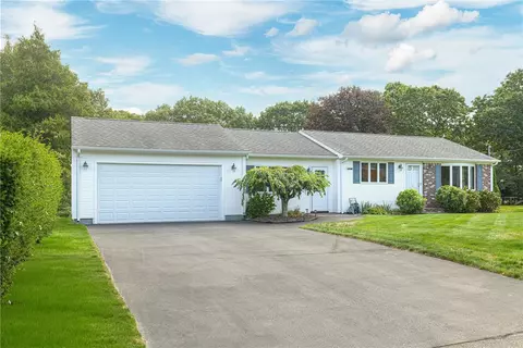 31 Avice St, Narragansett, RI 02882
