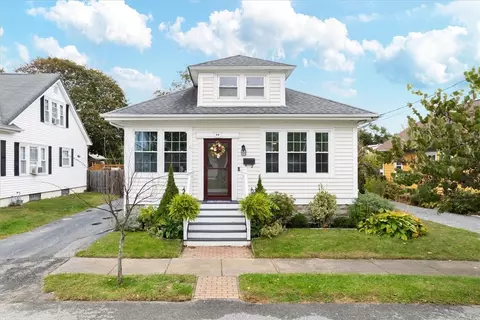 26 Elinora St, Riverside, RI 02915