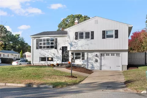 Exterior - 95 Kerri Lyn Rd, Warwick, RI 02889 photo 4 of 5