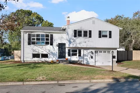 95 Kerri Lyn Rd, Warwick, RI 02889