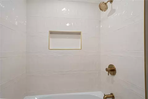 Bath - 95 Kerri Lyn Rd, Warwick, RI 02889 photo 3 of 3