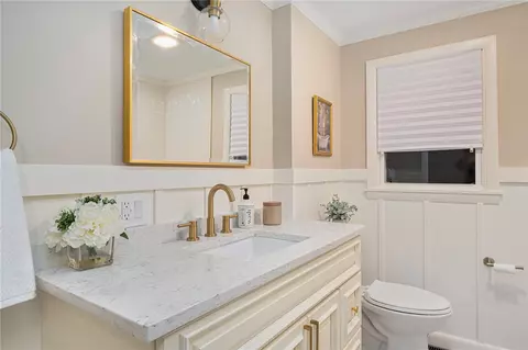 Bath - 95 Kerri Lyn Rd, Warwick, RI 02889 photo 2 of 3
