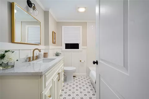 Bath - 95 Kerri Lyn Rd, Warwick, RI 02889 photo 1 of 3