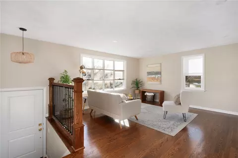 Living - 95 Kerri Lyn Rd, Warwick, RI 02889 photo 1 of 3