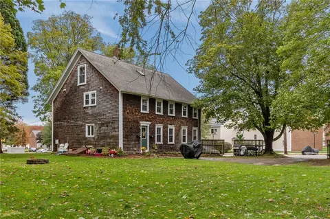 3 Chestnut St, Bristol, RI 02809