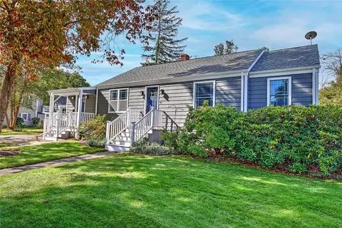 6 Kenmore Ct, Barrington, RI 02806