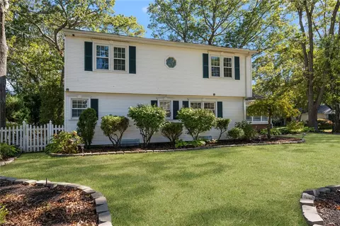 84 Hickory Dr, East Greenwich, RI 02818