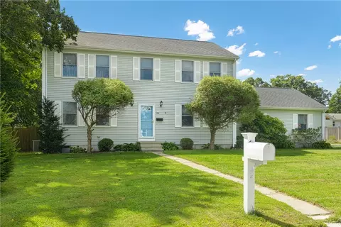 173 Russell Dr, Tiverton, RI 02878