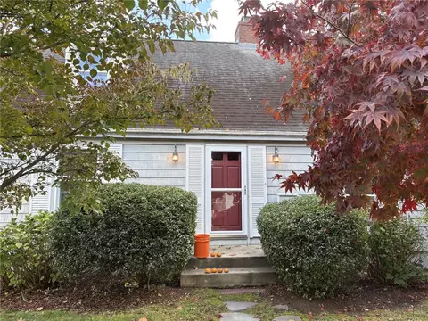 10 Jesse Davis Ln, Barrington, RI 02806
