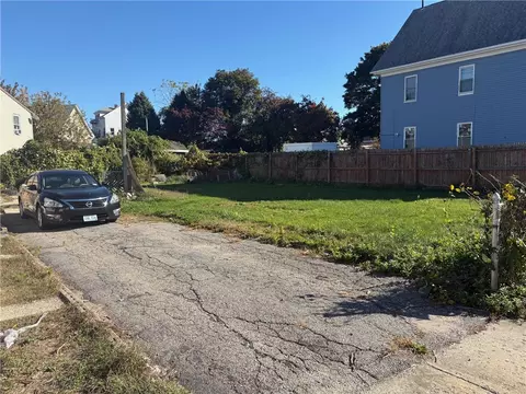 62 Farmington Ave, Providence, RI 02909