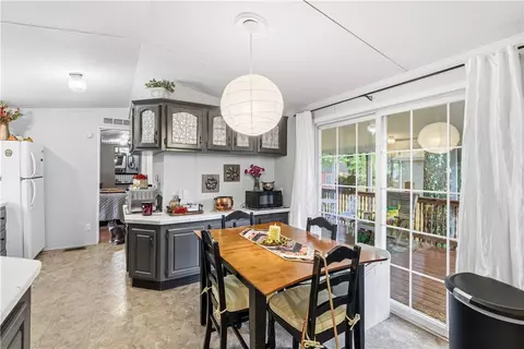 7 Kelly Ln, Coventry, RI 02816