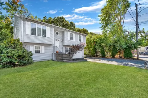 6 Lawnacre Dr, North Providence, RI 02911