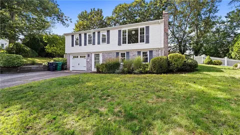 107 Viceroy Rd, Warwick, RI 02886