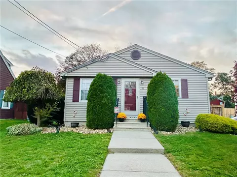45 Providence Ave, Riverside, RI 02915