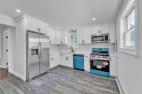 60 Hazael St, Providence, RI 02908