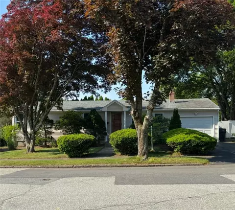 20 Wild Berry Dr, Cranston, RI 02920