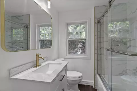 Bath - 108 Ivan Ave, East Providence, RI 02915 photo 2 of 4