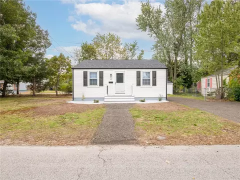 40 Easton Ave, Warwick, RI 02888