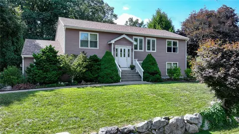 2 Robert Cir, Johnston, RI 02919
