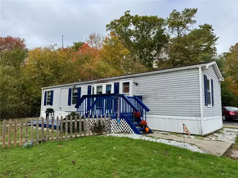 40 Toadstool Knoll Ln, Charlestown, RI 02813