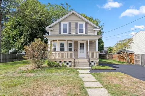 15 Spruce Ave, Cranston, RI 02910