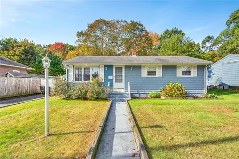 145 Burbank Dr, Warwick, RI 02886