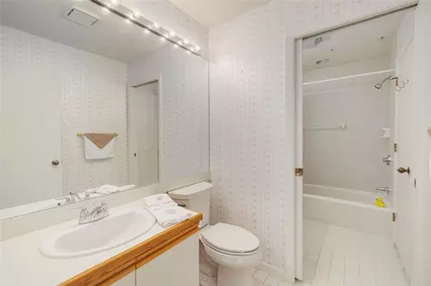 Bath - 931 Williamsburg Cir, Warwick, RI 02886 photo 1 of 3