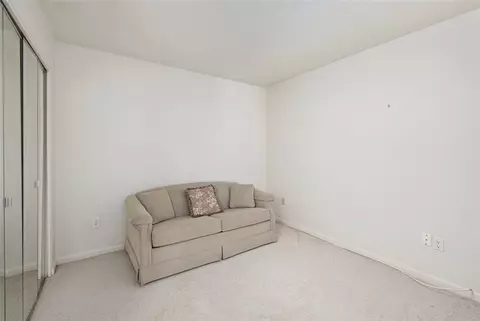 Bedroom - 931 Williamsburg Cir, Warwick, RI 02886 photo 6 of 7
