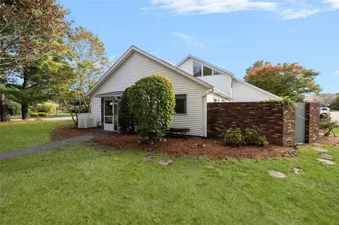 Exterior - 931 Williamsburg Cir, Warwick, RI 02886 photo 5 of 10