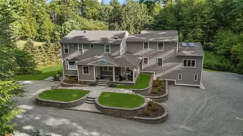 37 Dye Hill Rd, Hope Valley, RI 02832