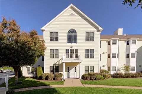 45 Saw Mill Dr #205, North Kingstown, RI 02852
