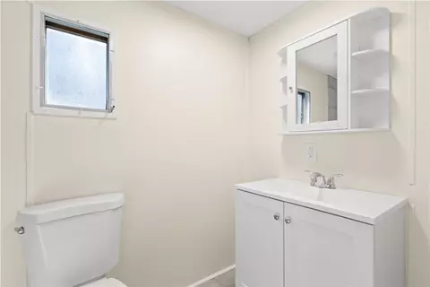 Bath - 21 Lear Dr, Coventry, RI 02816 photo 2 of 3