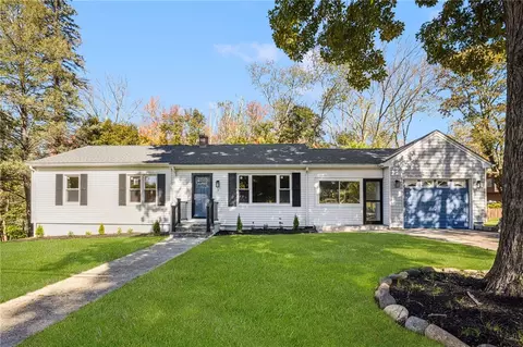5 Pleasant View Cir, Greenville, RI 02828