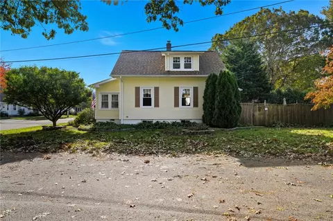 Exterior - 117 Spring Green Rd, Warwick, RI 02888 photo 3 of 15